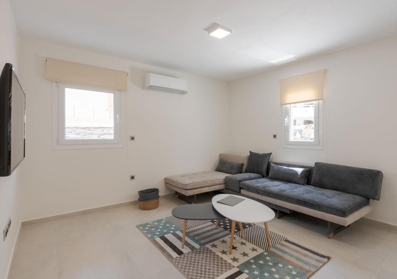 Costa Vasia Seaside Suites And Apartments 벌하티 외부 사진